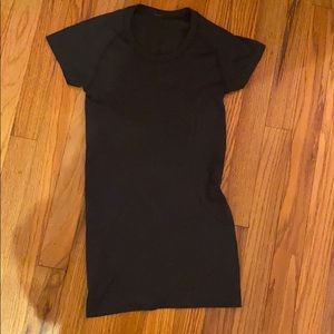Size 2 Lululemon swiftly tech short sleeve